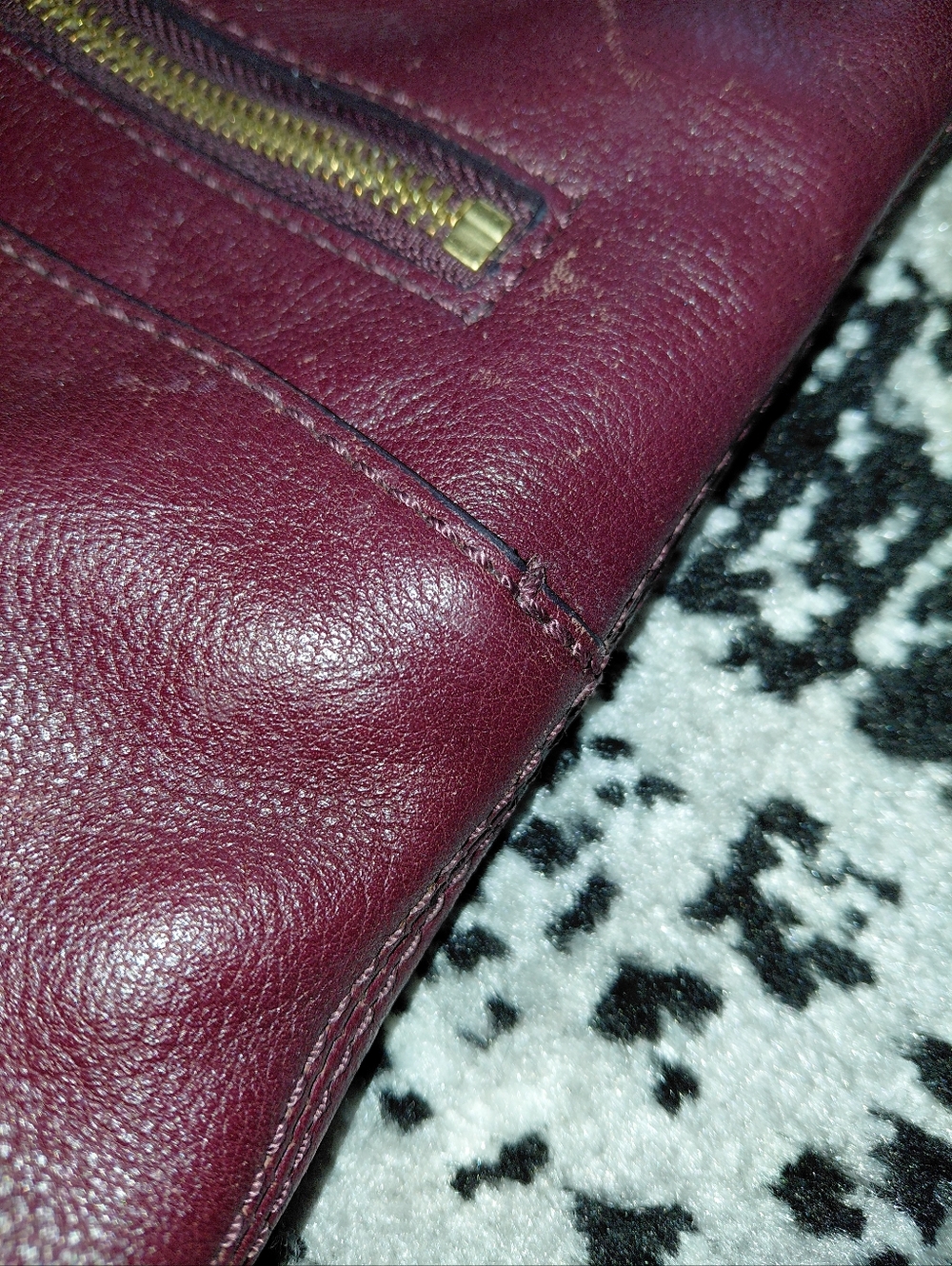 Fossil Fiona Small Crossbody Bag Wine Burgundy Leather Gold Key Charm Gec View 6